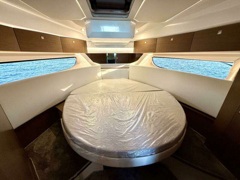 SaaSea 33ft Jeanneau Yacht For Sale