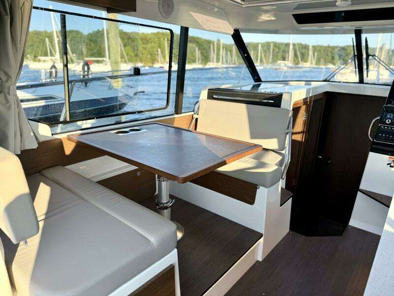 SaaSea 33ft Jeanneau Yacht For Sale