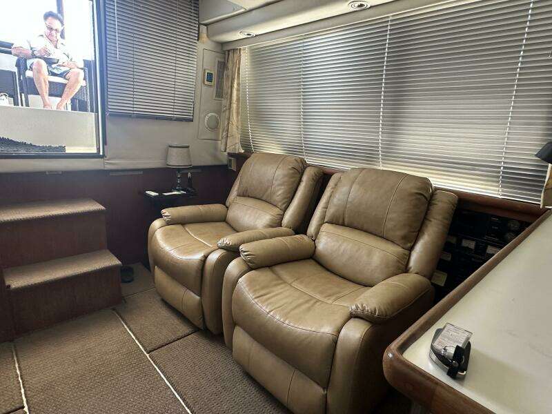 35ft Carver Yacht For Sale