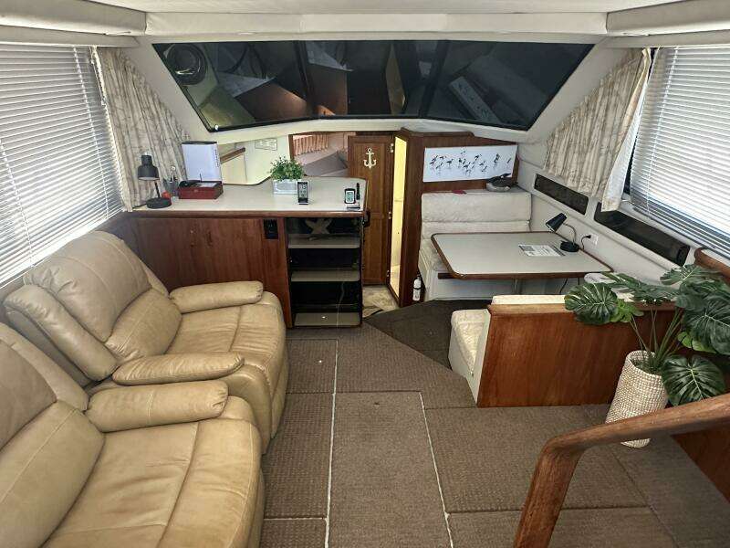 35ft Carver Yacht For Sale