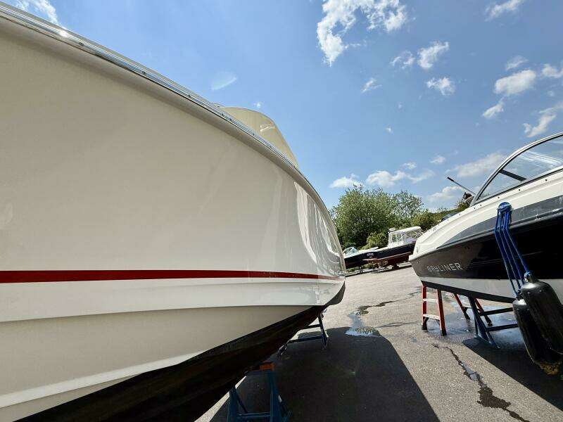 25ft Boston Whaler Yacht For Sale