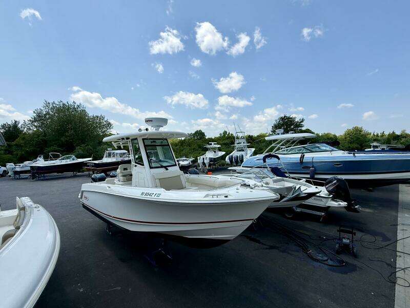 25ft Boston Whaler Yacht For Sale
