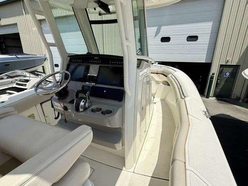 25ft Boston Whaler Yacht For Sale