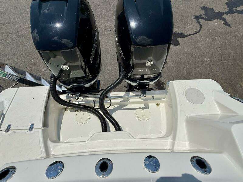 25ft Boston Whaler Yacht For Sale