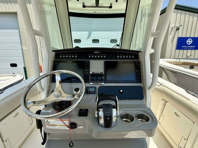 25ft Boston Whaler Yacht For Sale