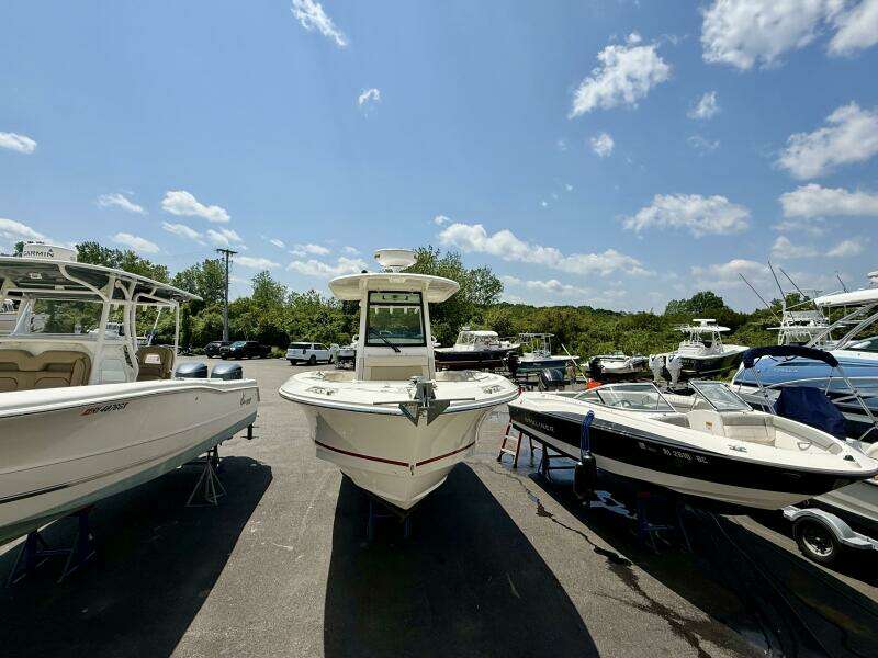 25ft Boston Whaler Yacht For Sale