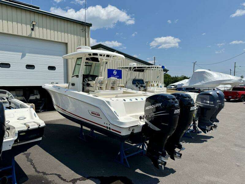 25ft Boston Whaler Yacht For Sale