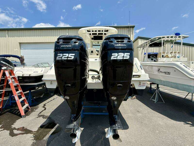 25ft Boston Whaler Yacht For Sale