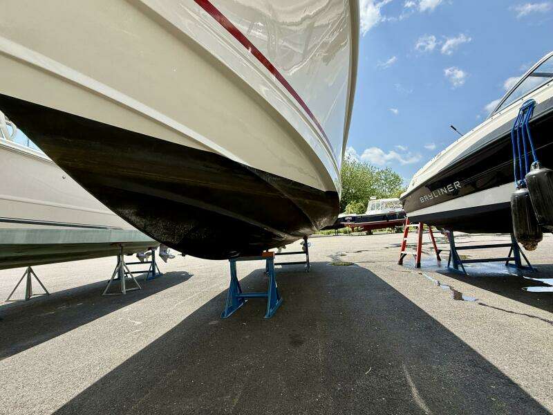 25ft Boston Whaler Yacht For Sale