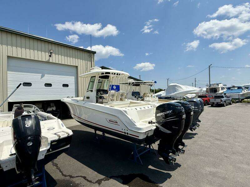 25ft Boston Whaler Yacht For Sale