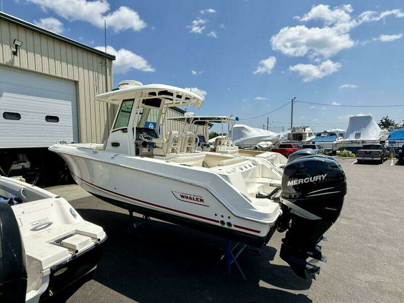 25ft Boston Whaler Yacht For Sale