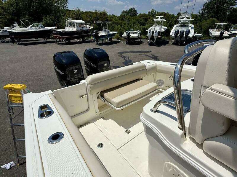 25ft Boston Whaler Yacht For Sale