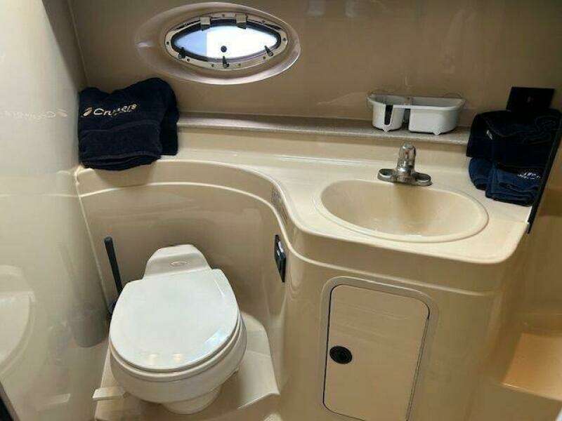 34ft Cruisers Yachts Yacht For Sale