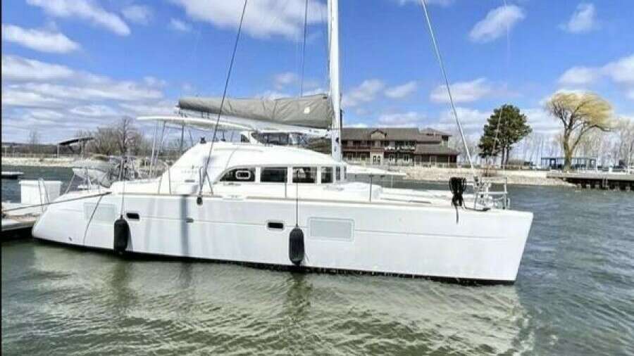 38ft Lagoon Yacht For Sale