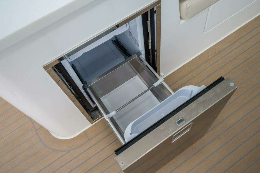 35ft MJM Yacht For Sale