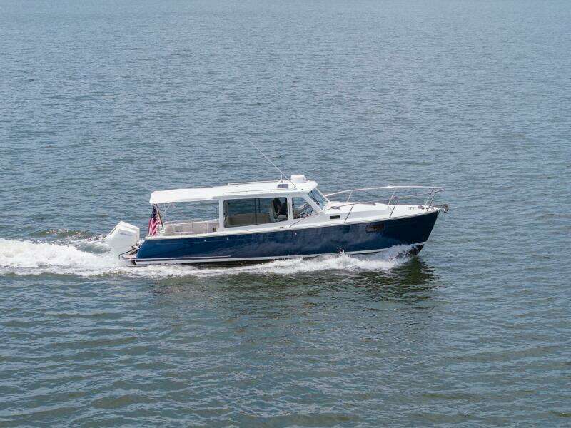 35ft MJM Yacht For Sale
