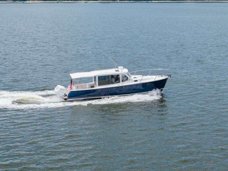 35ft MJM Yacht For Sale