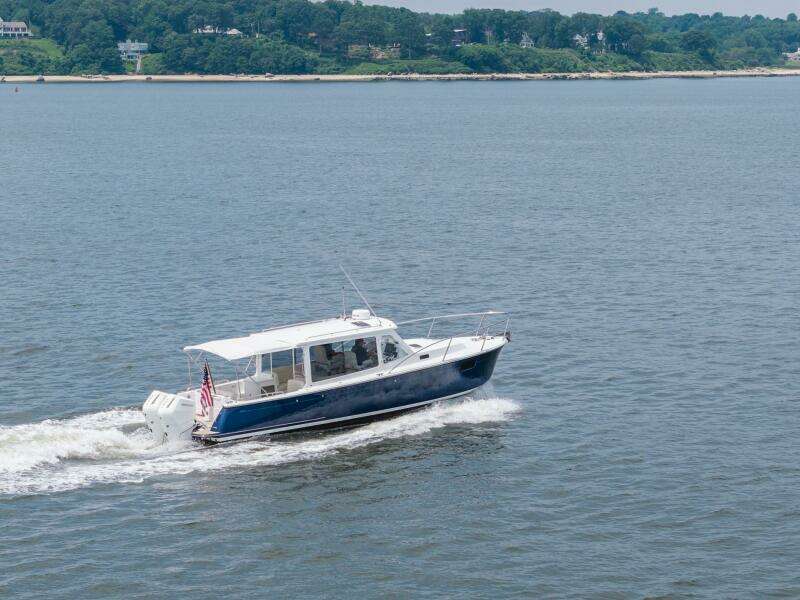 35ft MJM Yacht For Sale
