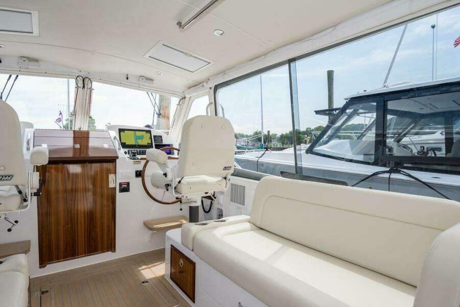 35ft MJM Yacht For Sale