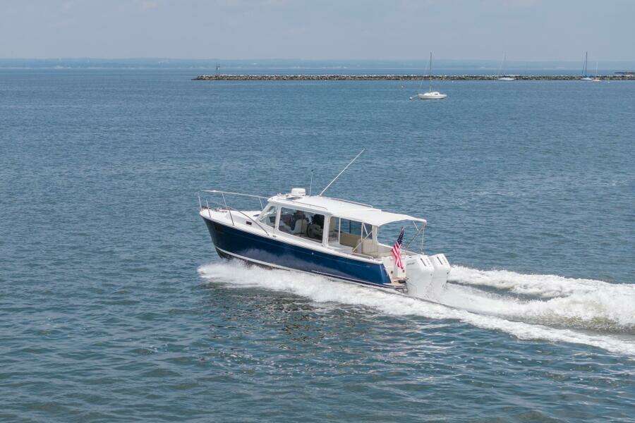 35ft MJM Yacht For Sale