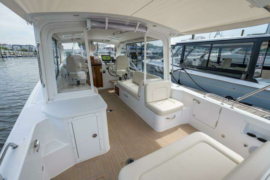 35ft MJM Yacht For Sale