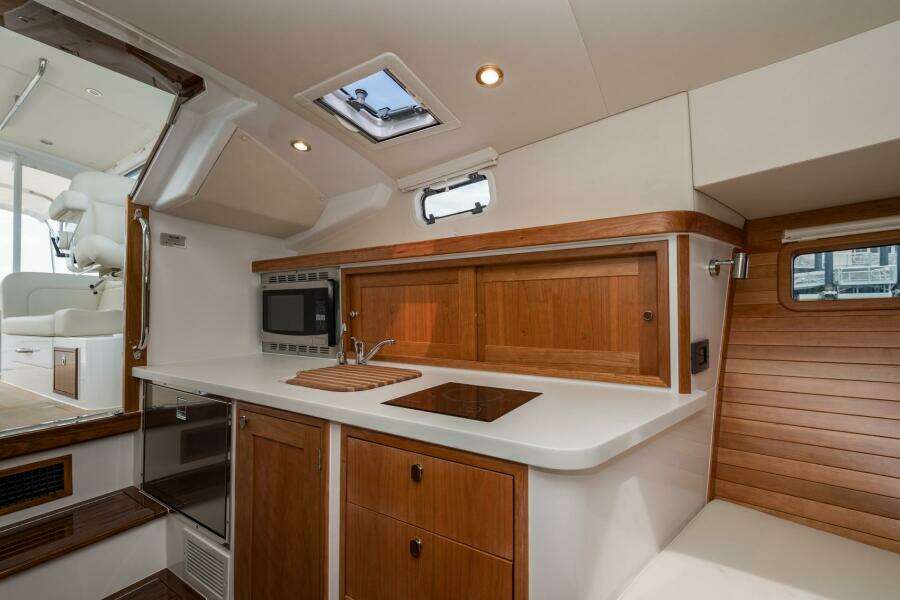 35ft MJM Yacht For Sale