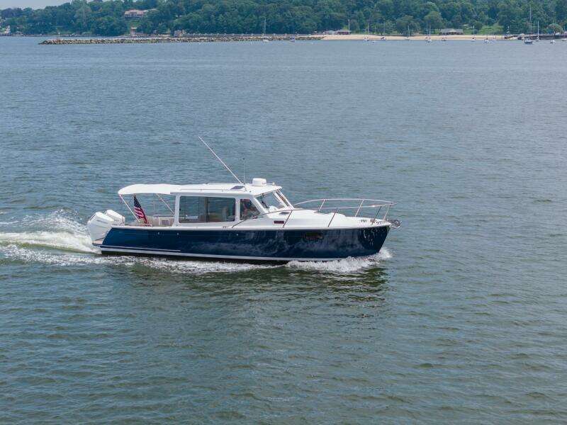35ft MJM Yacht For Sale