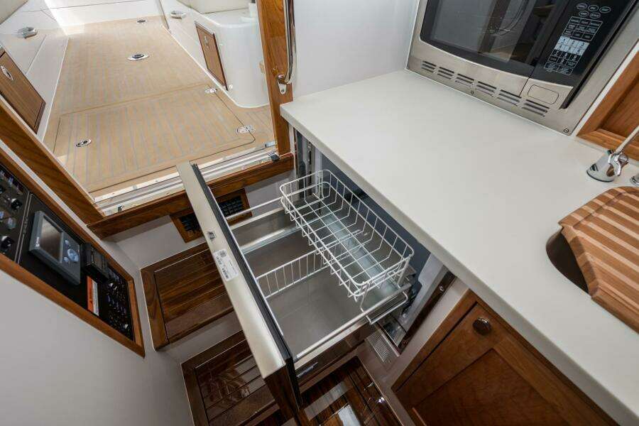 35ft MJM Yacht For Sale
