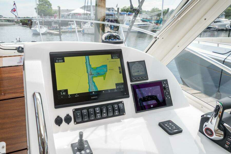 35ft MJM Yacht For Sale