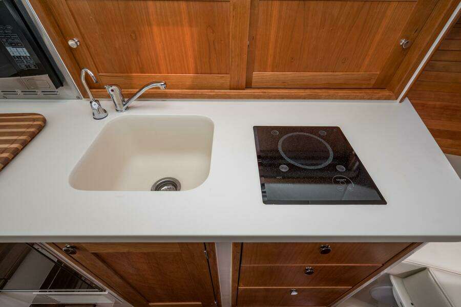 35ft MJM Yacht For Sale