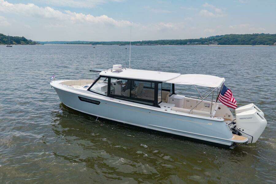 35ft MJM Yacht For Sale