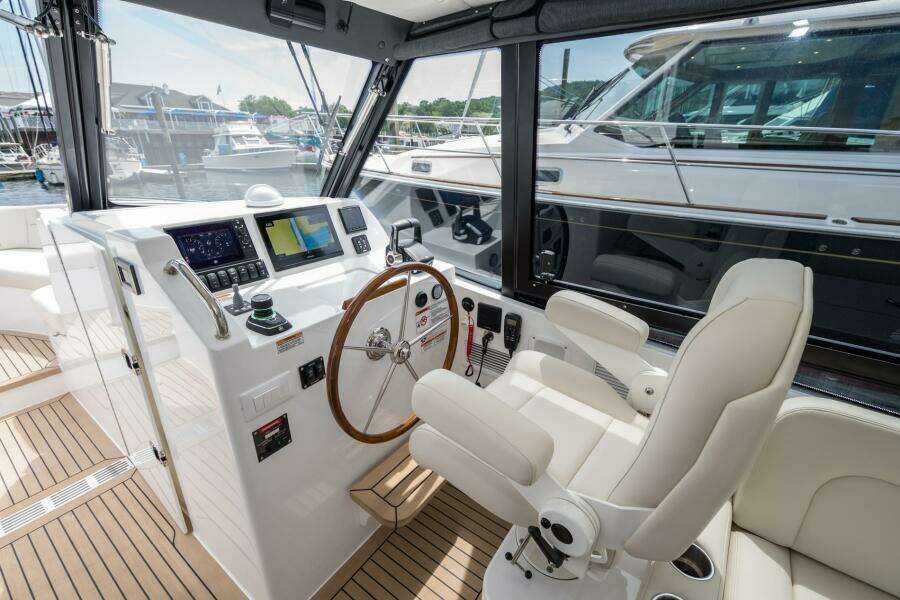 35ft MJM Yacht For Sale