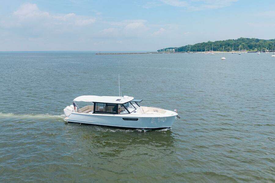 35ft MJM Yacht For Sale