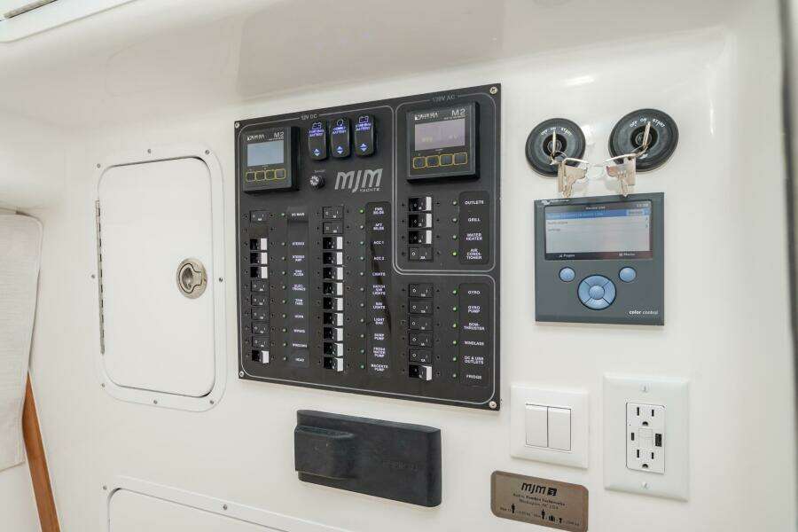 35ft MJM Yacht For Sale