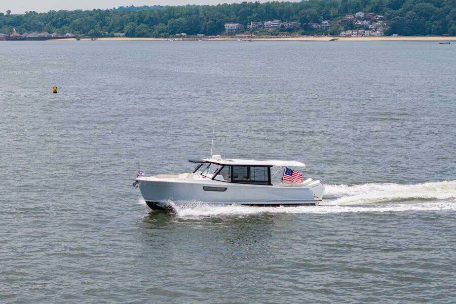 35ft MJM Yacht For Sale