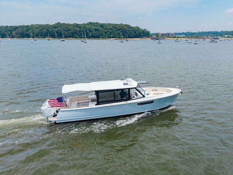 35ft MJM Yacht For Sale