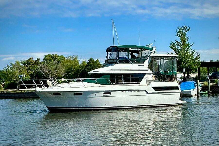 38ft Carver Yacht For Sale