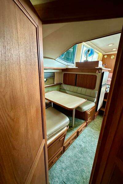 38ft Carver Yacht For Sale