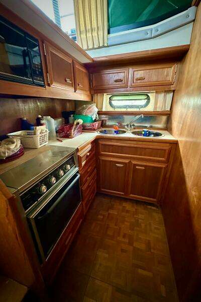 38ft Carver Yacht For Sale
