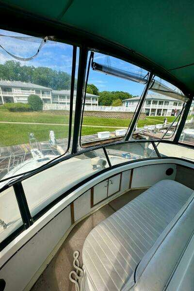 38ft Carver Yacht For Sale