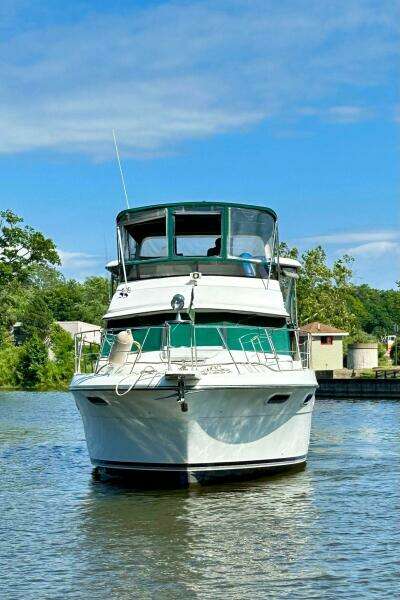 38ft Carver Yacht For Sale
