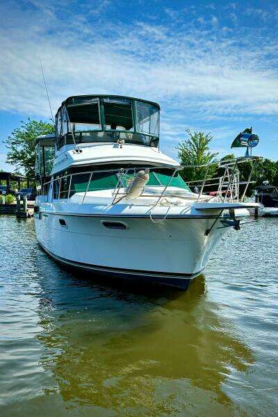 38ft Carver Yacht For Sale