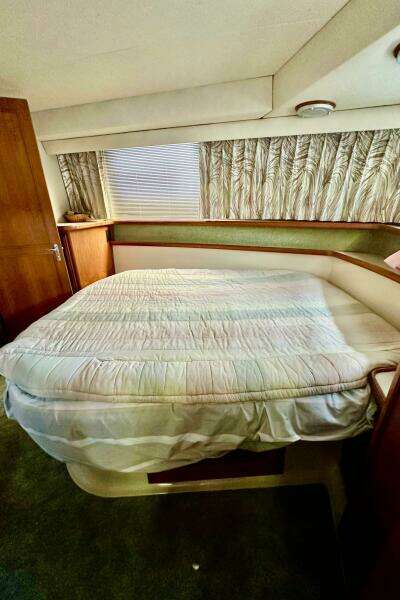 38ft Carver Yacht For Sale