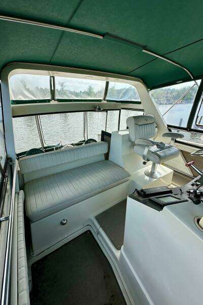 38ft Carver Yacht For Sale