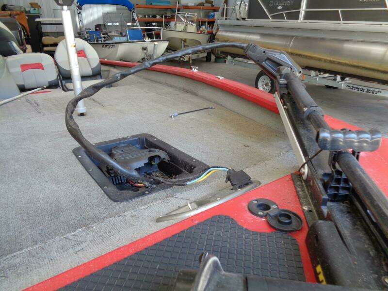 17ft Tracker Yacht For Sale