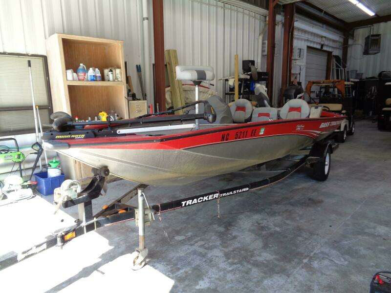 17ft Tracker Yacht For Sale