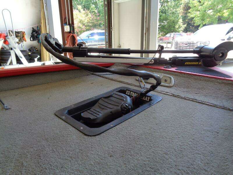 17ft Tracker Yacht For Sale