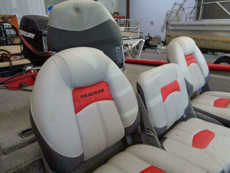 17ft Tracker Yacht For Sale