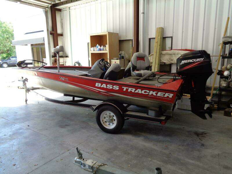 17ft Tracker Yacht For Sale