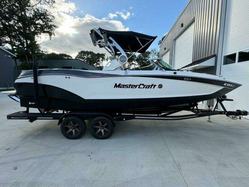 24ft Mastercraft Yacht For Sale